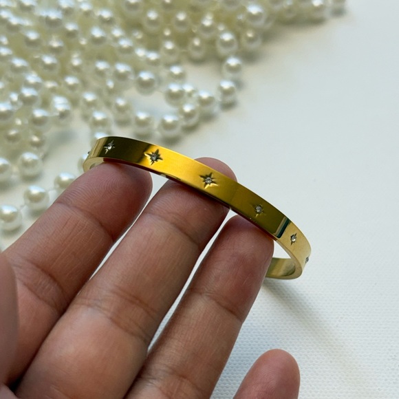 Gold Star-Embellished Bangle - Picture 4 of 4